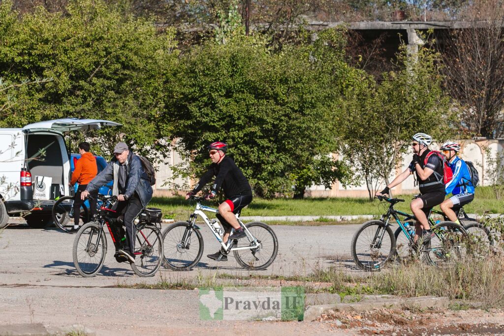 На Прикарпатті влаштували благодійний велопробіг “Слідами Галицької Трансверсальної залізниці”