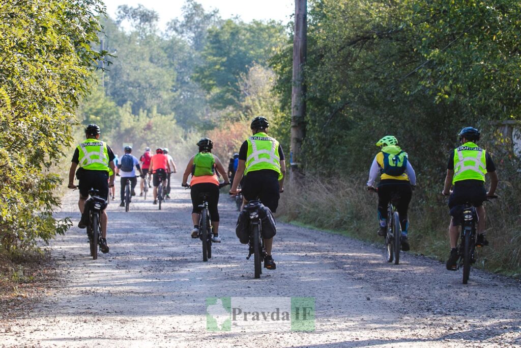 На Прикарпатті влаштували благодійний велопробіг “Слідами Галицької Трансверсальної залізниці”