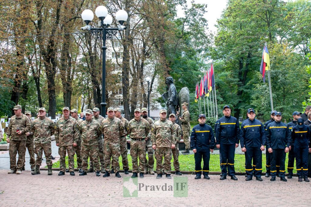 "Дзвін пам'яті" за полеглими воїнами вкотре пролунав у Івано-Франківську.ФОТОРЕПОРТАЖ