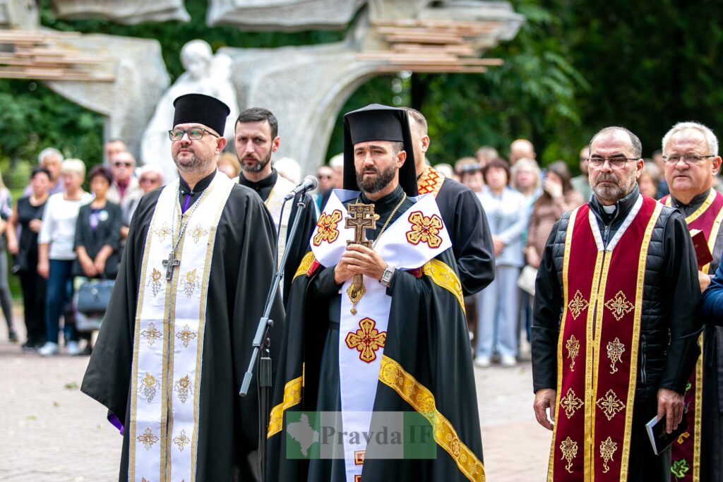 "Дзвін пам'яті" за полеглими воїнами вкотре пролунав у Івано-Франківську.ФОТОРЕПОРТАЖ