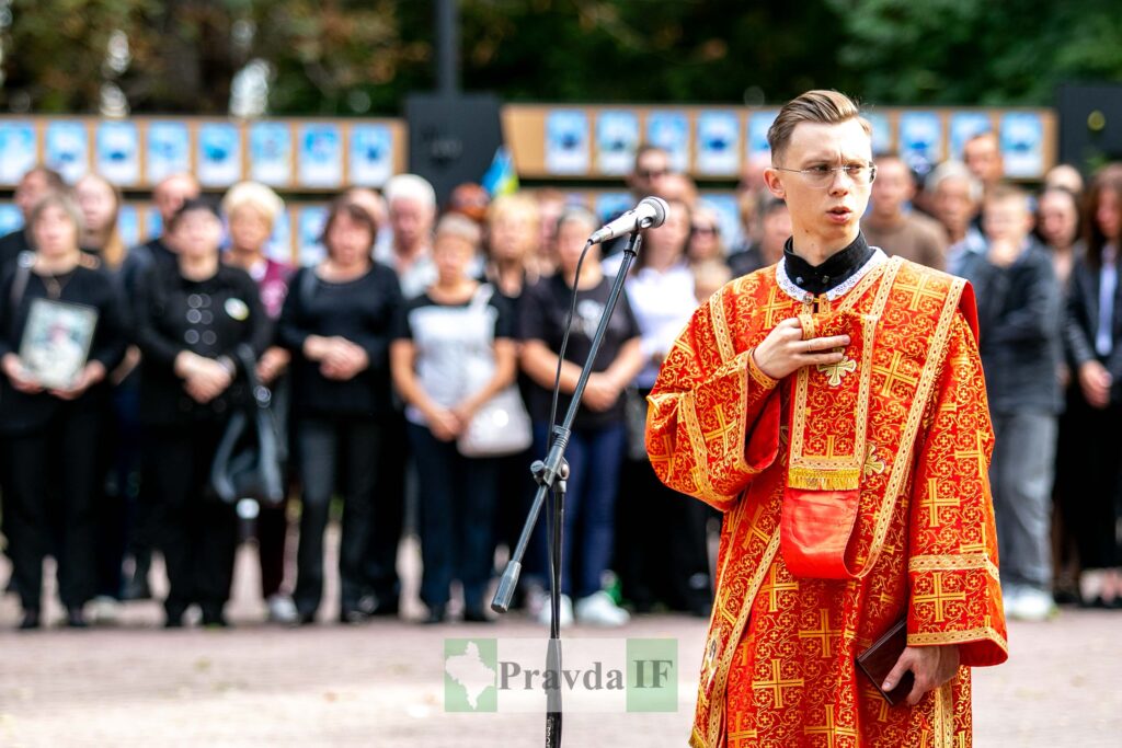 "Дзвін пам'яті" за полеглими воїнами вкотре пролунав у Івано-Франківську.ФОТОРЕПОРТАЖ