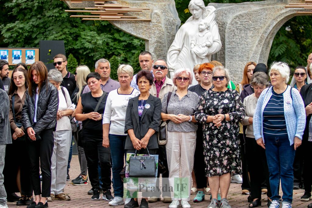 "Дзвін пам'яті" за полеглими воїнами вкотре пролунав у Івано-Франківську.ФОТОРЕПОРТАЖ