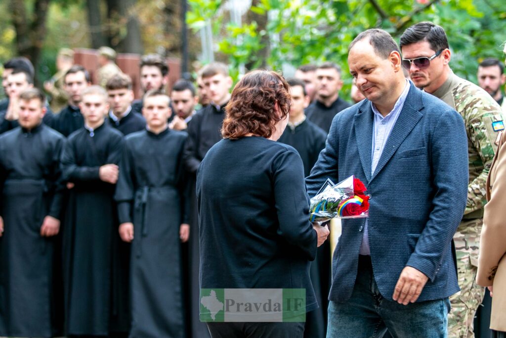 "Дзвін пам'яті" за полеглими воїнами вкотре пролунав у Івано-Франківську.ФОТОРЕПОРТАЖ