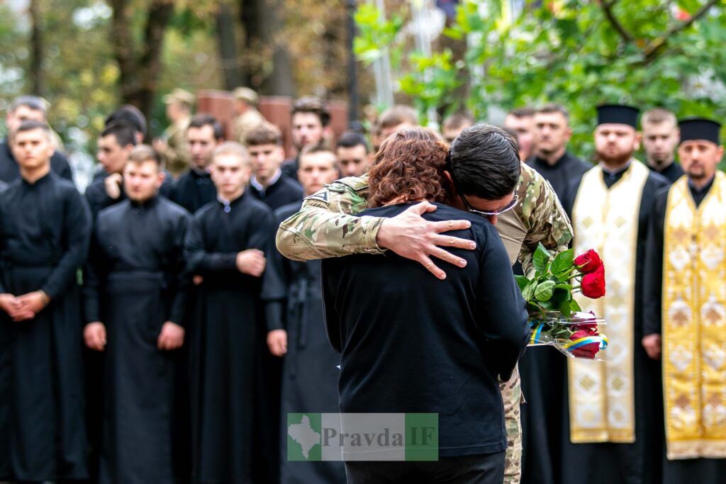 "Дзвін пам'яті" за полеглими воїнами вкотре пролунав у Івано-Франківську.ФОТОРЕПОРТАЖ