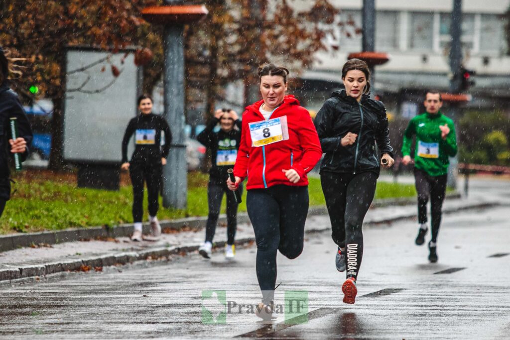 У Франківську проходить друга благодійна естафета "Біжу для ЗСУ-2024". ФОТОРЕПОРТАЖ