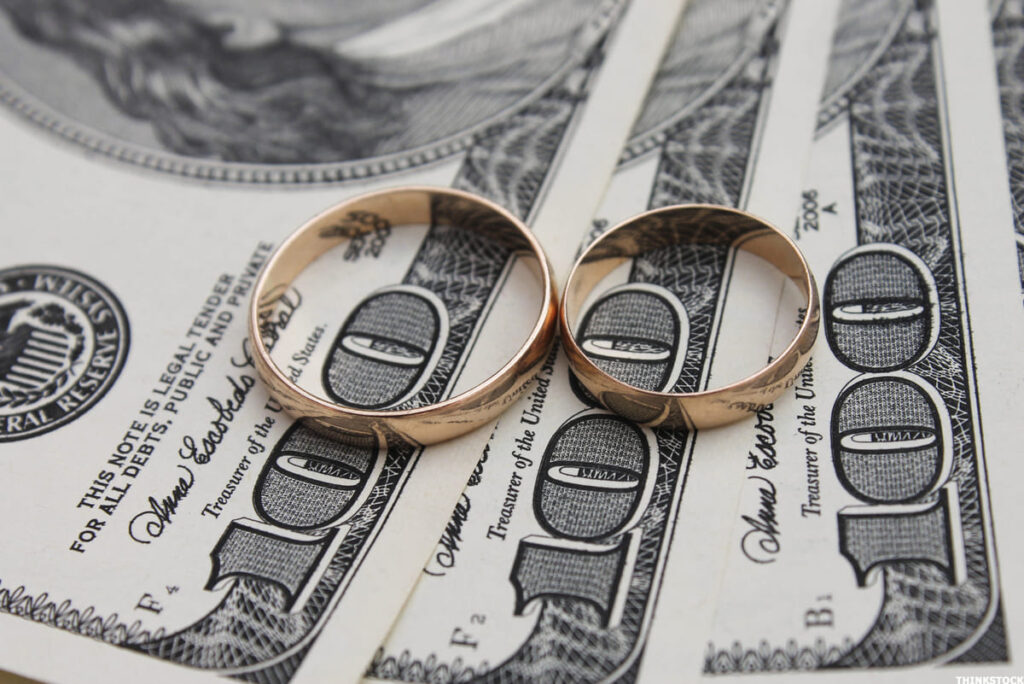 На Прикарпатті судитимуть жінку,за 4 тисячі доларів уклала фіктивний шлюб,Івано-Франківська обласна прокуратура