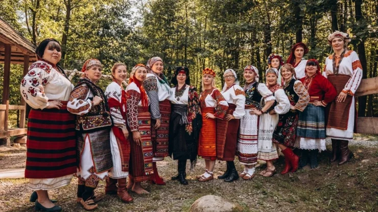 Дружини воїнів в давніх строях: на Покрову у Франківську влаштовують фотовиставку з дефіле