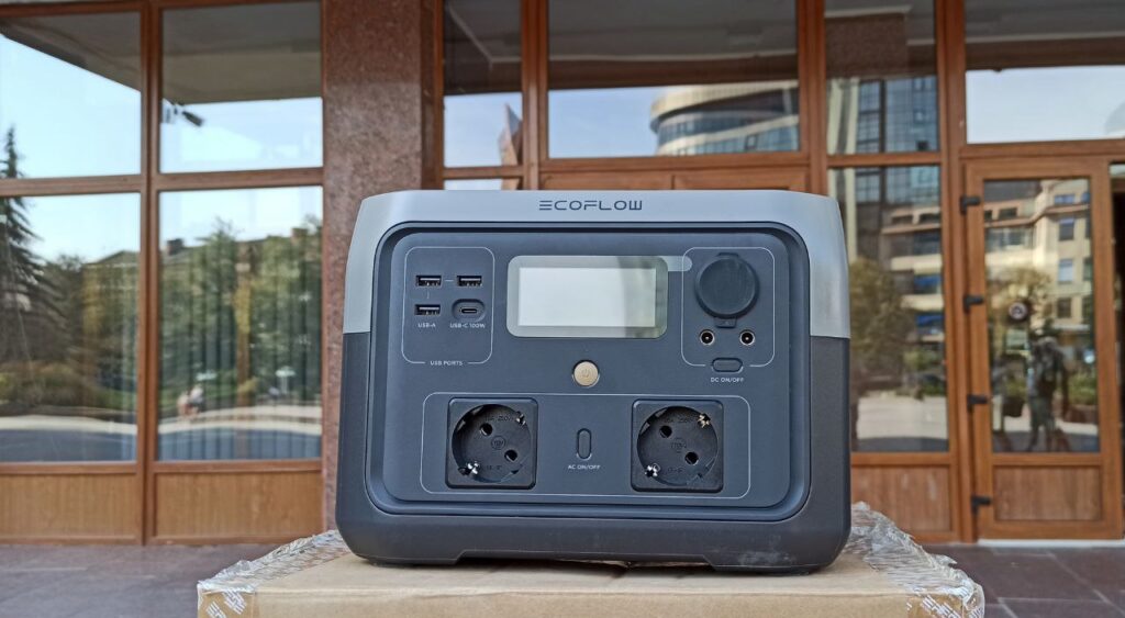 Родинам полеглих Героїв з Прикарпаття,передали зарядні станції,Світлана Онищук,Володимир Веркалець