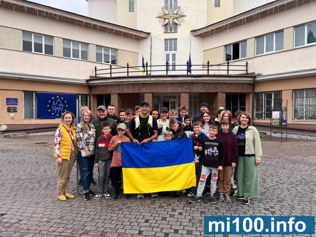 біжить супермарафон до лінії фронту,У Франківську зустріли американське подружжя