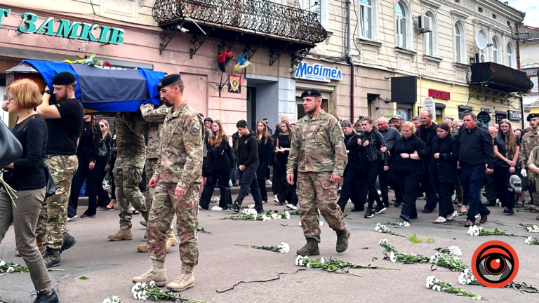 Мешканці Коломиї провели в останню путь Героя Антона Дмитерка