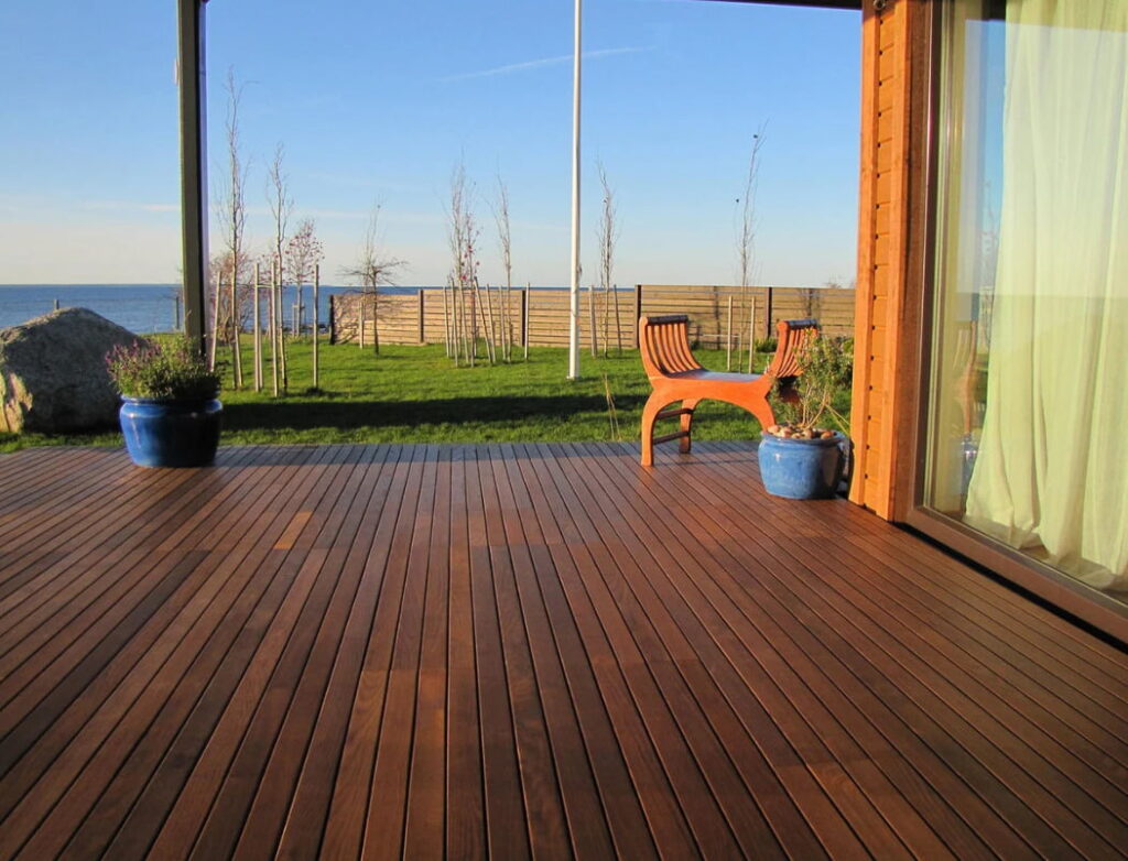 Де брати якісні дошки для настилу відкритих майданчиків