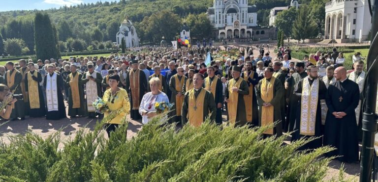 У Зарваниці відбулося Всеукраїнське військове паломництво