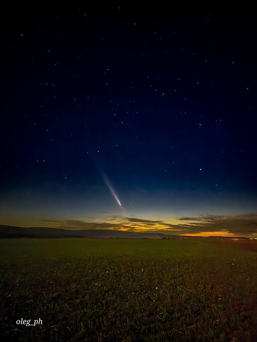 Поблизу Івано-Франківська фотограф зробив вражаюче фото комети Цзицзіньшань