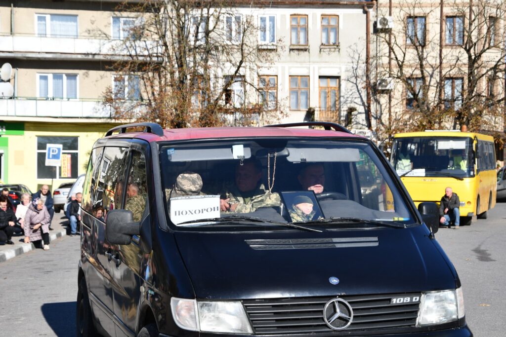 Сьогодні на Рогатинщині проведуть в останню путь полеглого героя Володимира Оліфера