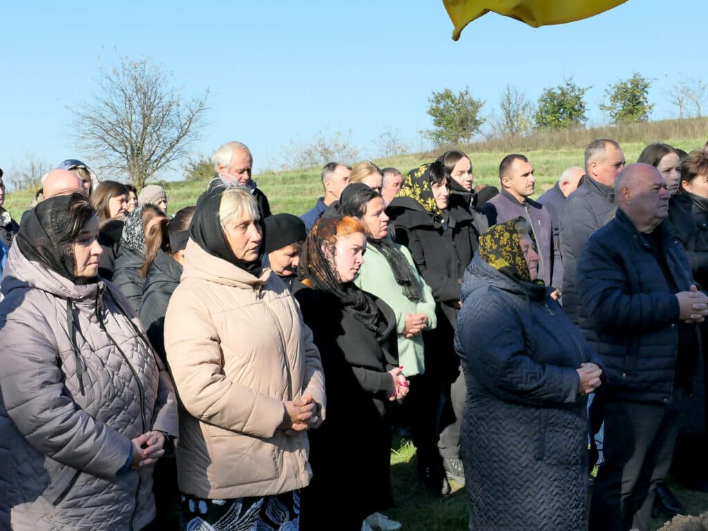 На Тисмениччині провели в останню путь полеглого героя Василя Нагорняка ФОТОРЕПОРТАЖ