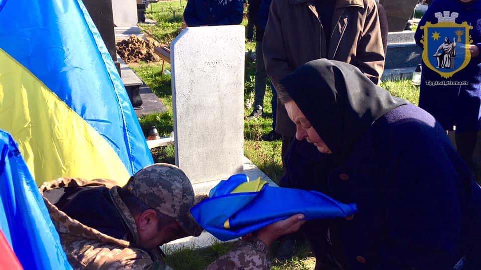 На Тлумаччині провели в останню путь військового Романа Яковенка ФОТОРЕПОРТАЖ