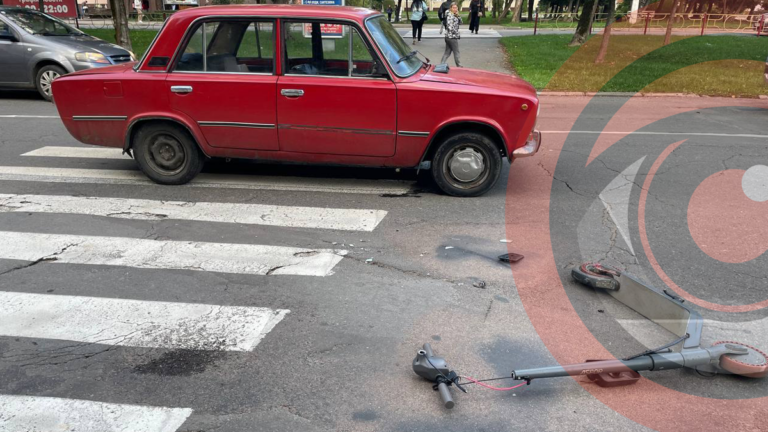 У Калуші водій легковика збив підлітка на електросамокаті 