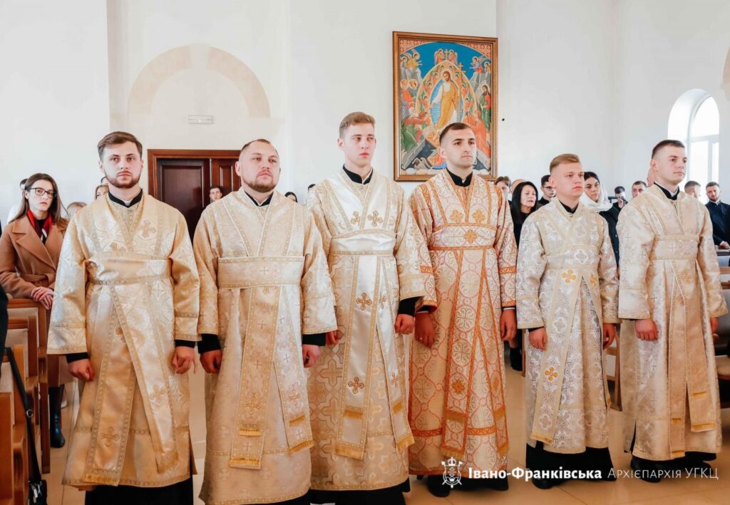 В Івано-Франківську провели дияконські свячення шістьом випускникам духовної семінарії ФОТОРЕПОРТАЖ