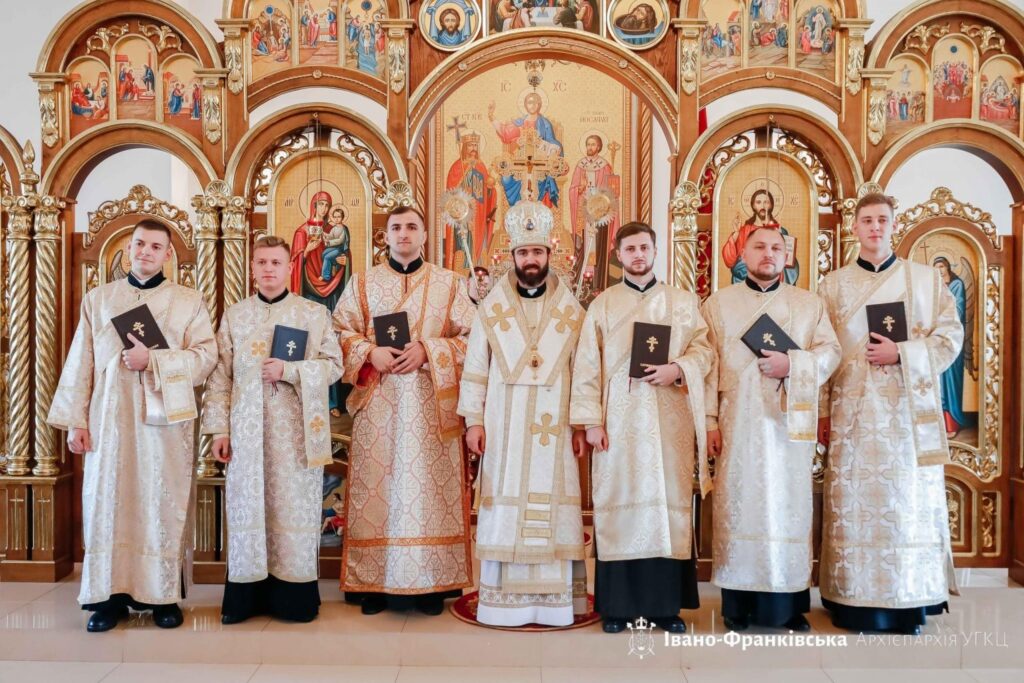 В Івано-Франківську провели дияконські свячення шістьом випускникам духовної семінарії ФОТОРЕПОРТАЖ