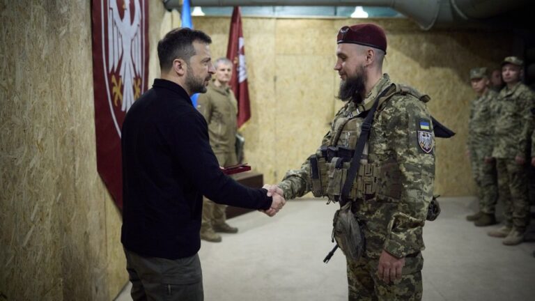 Зеленський нагородив воїна з Івано-Франківська Олександра Буторєва орденом "За мужність" III ступеня ФОТО