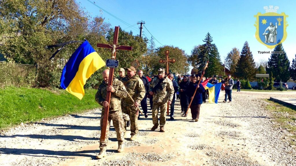 На Тлумаччині провели в останню путь військового Романа Яковенка ФОТОРЕПОРТАЖ