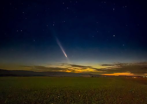 Поблизу Івано-Франківська фотограф зробив вражаюче фото комети Цзицзіньшань