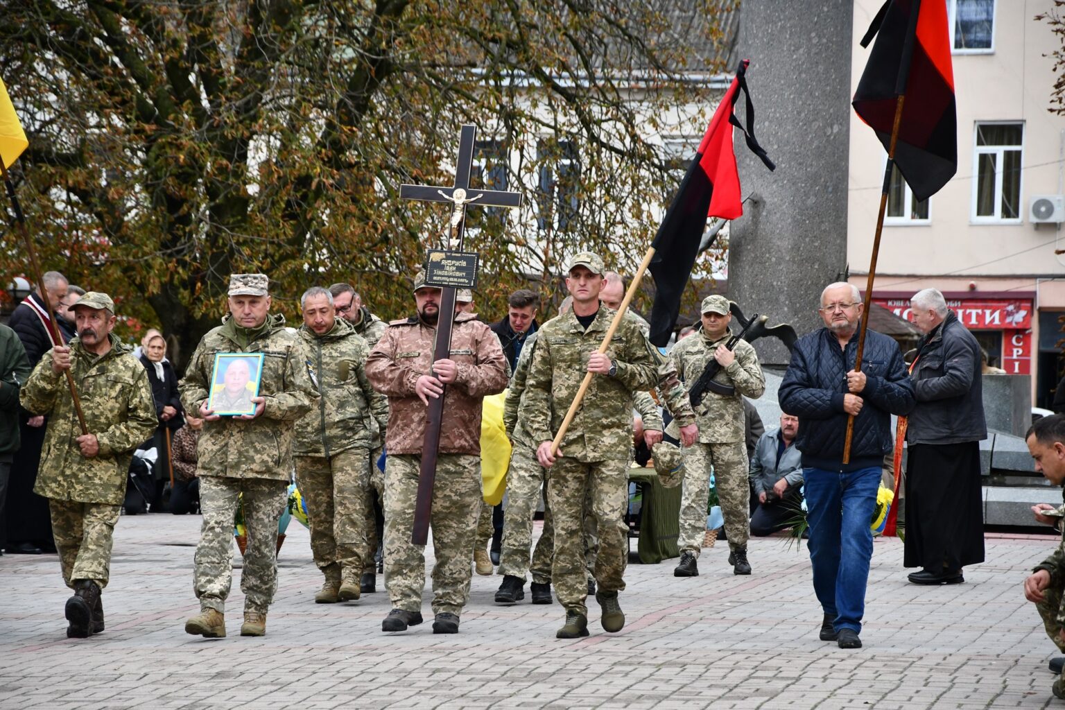 Сьогодні на Рогатинщині проведуть в останню путь героя Івана Андрусіва