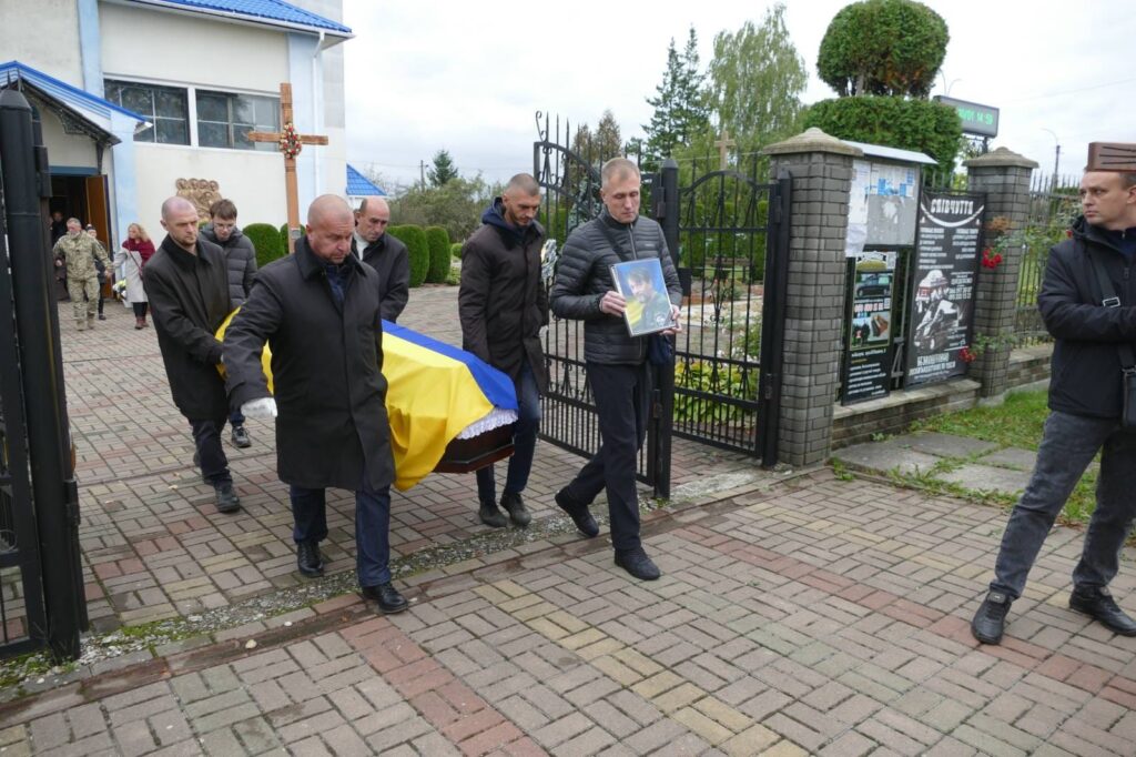 На Калущині провели в останню дорогу воїна Сергія Вербовецького