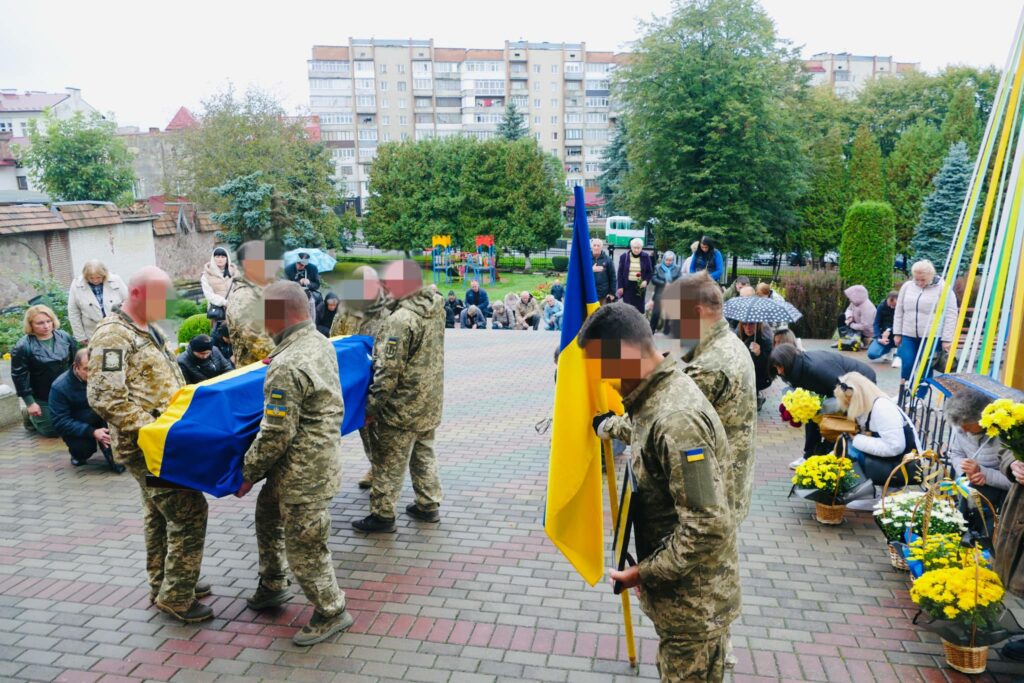 Калуська громада провела в останню путь Героя Сергія Решетнікова ФОТО