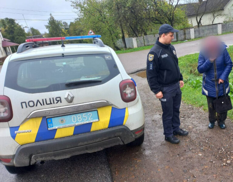 На Прикарпатті літня жінка майже добу блукала лісом - дійшла до сусідньої області