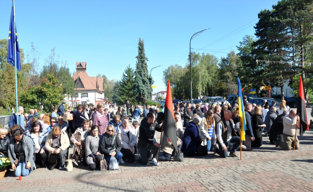 "На щиті" додому на Богородчанщину повернувся 20-річний захисник Владислав Олексин