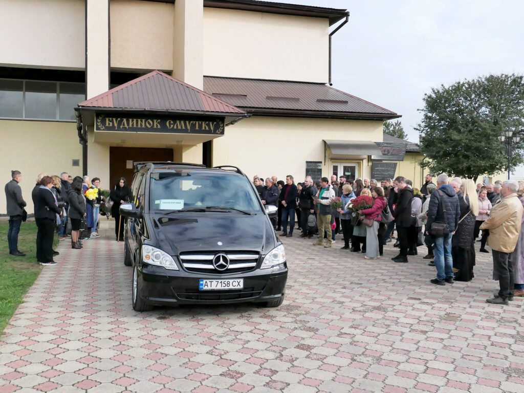 На Прикарпатті попрощалися із відомим журналістом Володимиром Заником