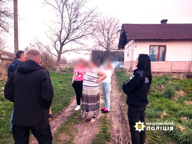 На Прикарпатті поліцейські застерегли ромів від залучення неповнолітніх до жебрацтва