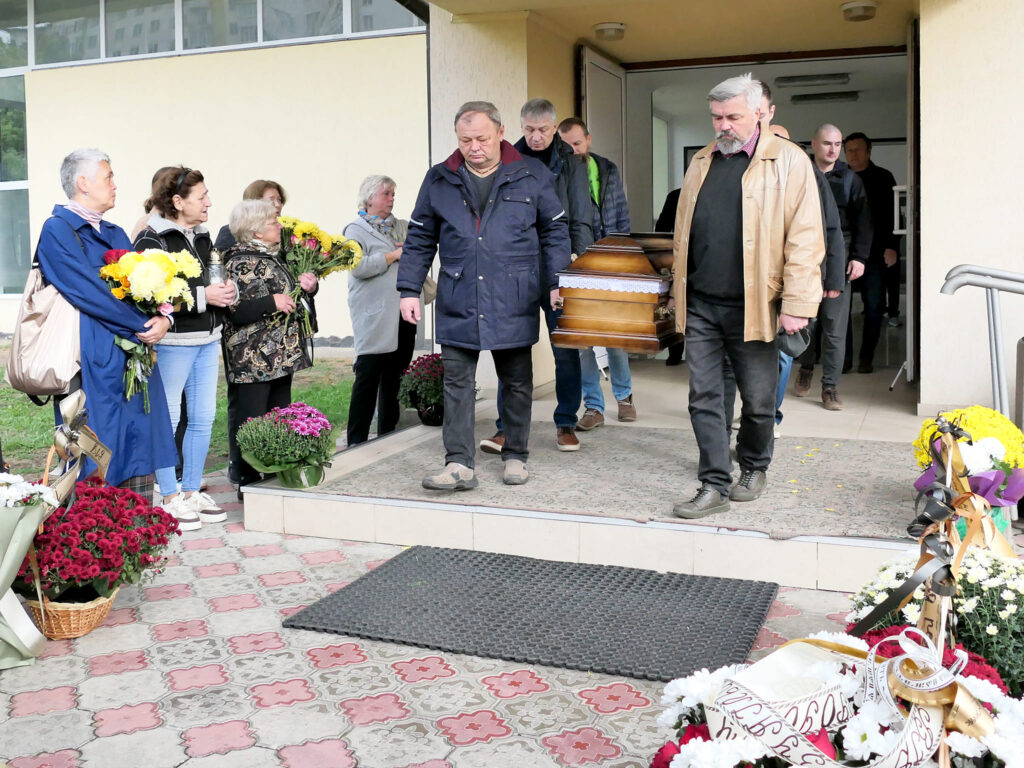 На Прикарпатті попрощалися із відомим журналістом Володимиром Заником