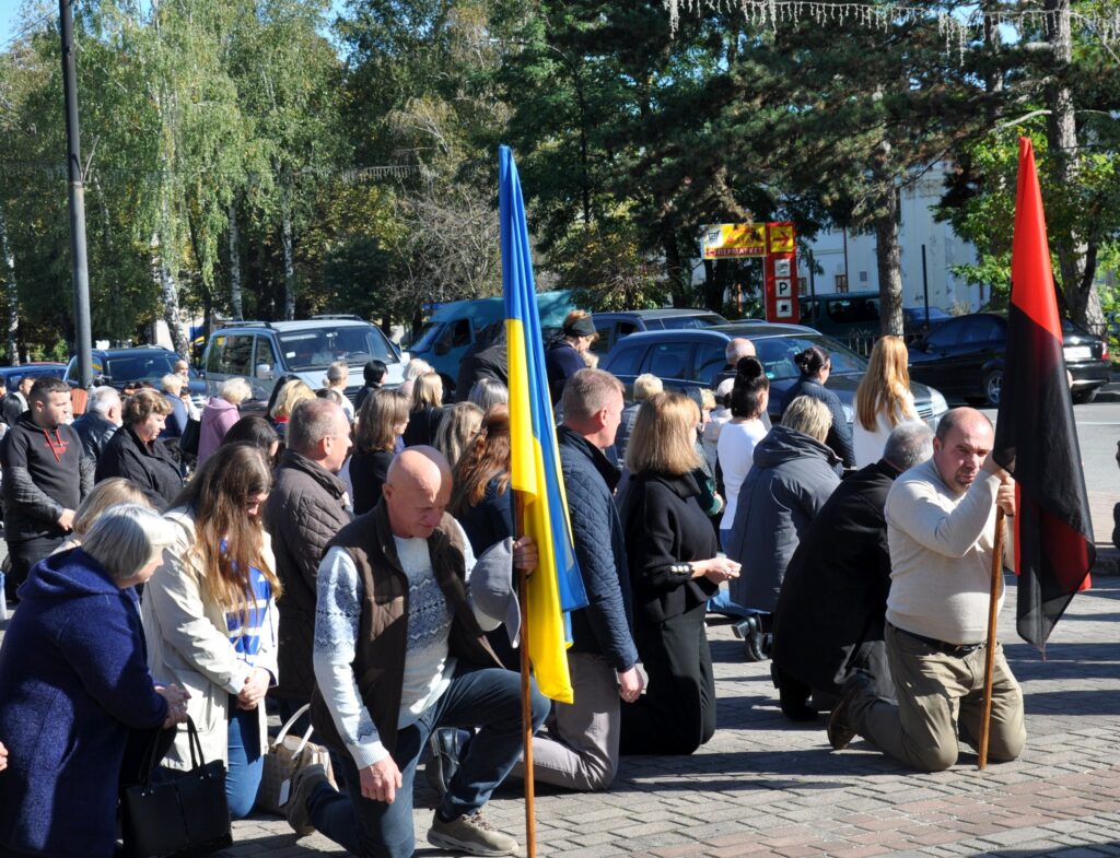 "На щиті" додому на Богородчанщину повернувся 20-річний захисник Владислав Олексин