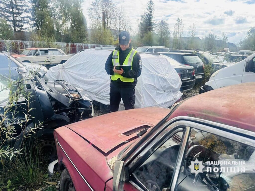 На Прикарпатті затримали нетверезого водія, який вкрав автомобіль. ФОТО