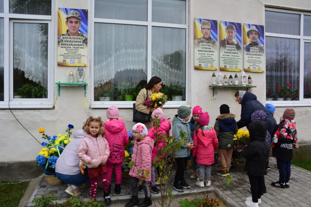 На Івано-Франківщині відкрили меморіальну дошку воїну Любомиру Василенку