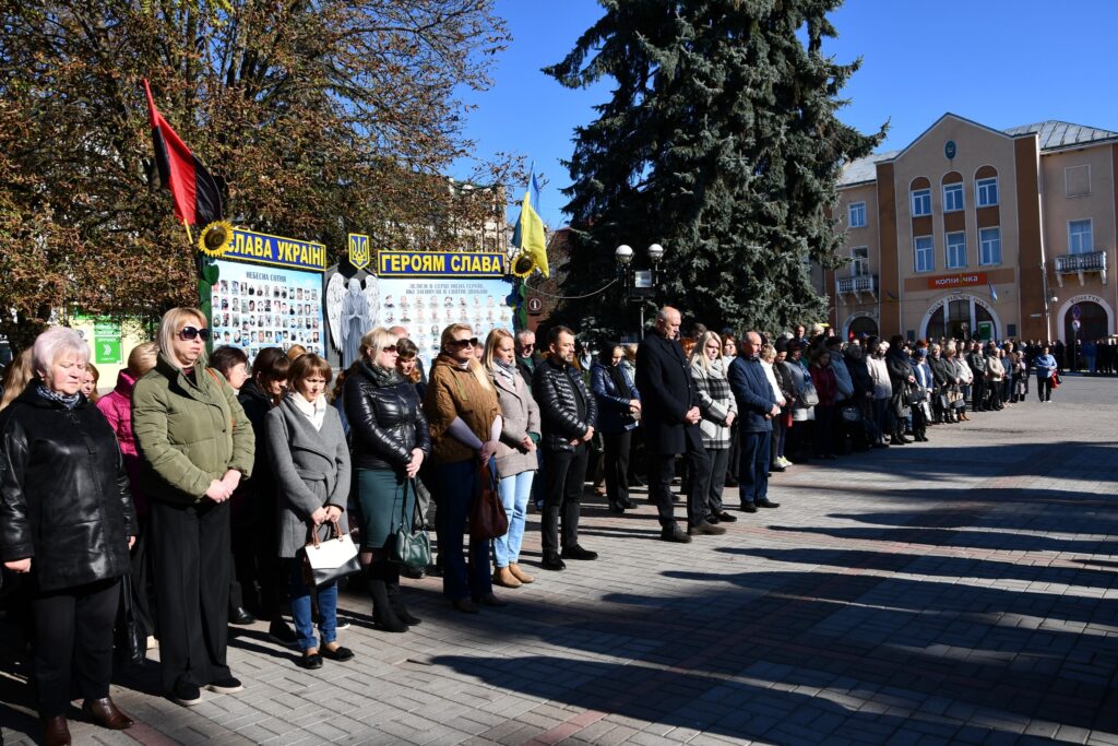 Прикарпатська громада зустріла скорботний кортеж з тілом полеглого воїна Володимира Оліфера