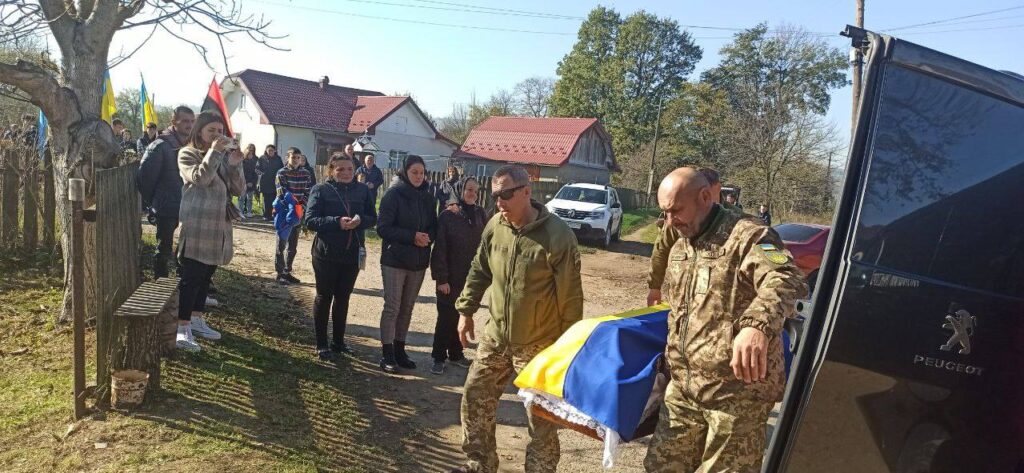 “На щиті” до рідного дому повернувся полеглий прикарпатець Іван Яремин