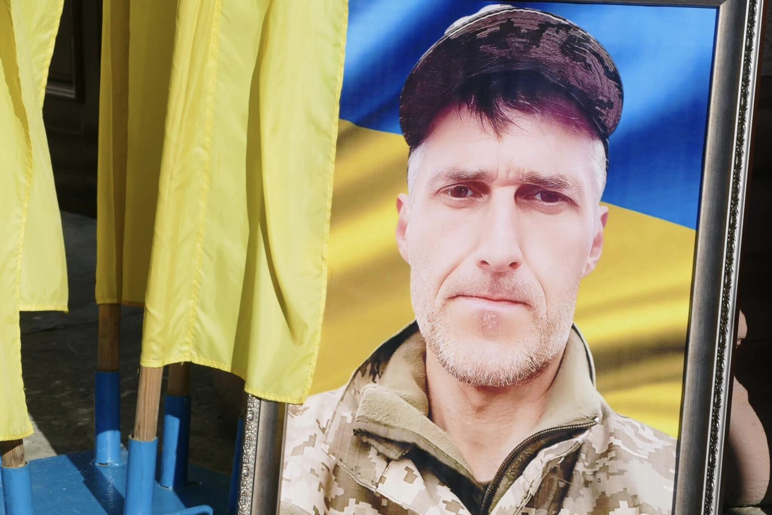 прикарпатська громада провела на місце останнього спочинку воїна,Богдана Смирнова