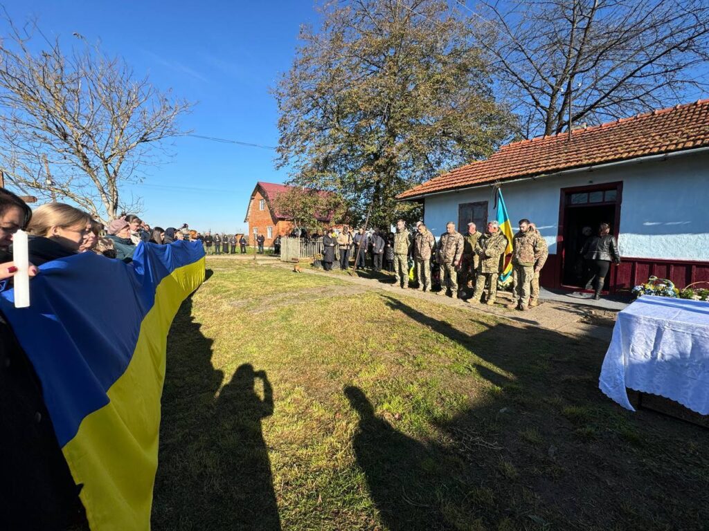 На Прикарпатті провели в останню дорогу мужнього воїна Івана Яремина