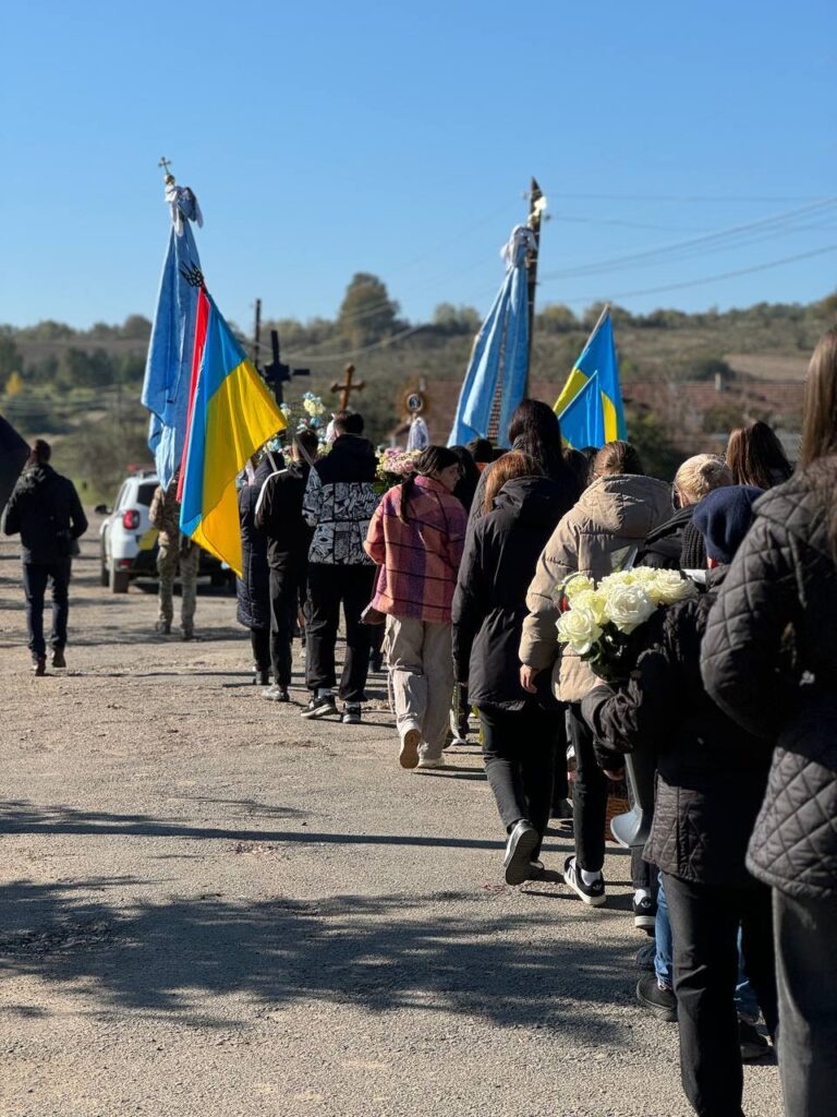 На Прикарпатті провели в останню дорогу мужнього воїна Івана Яремина