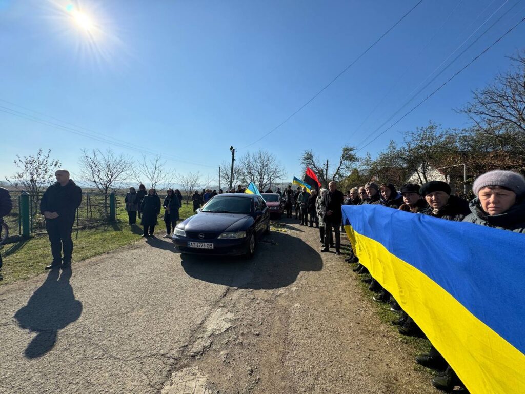 “На щиті” до рідного дому повернувся полеглий прикарпатець Іван Яремин