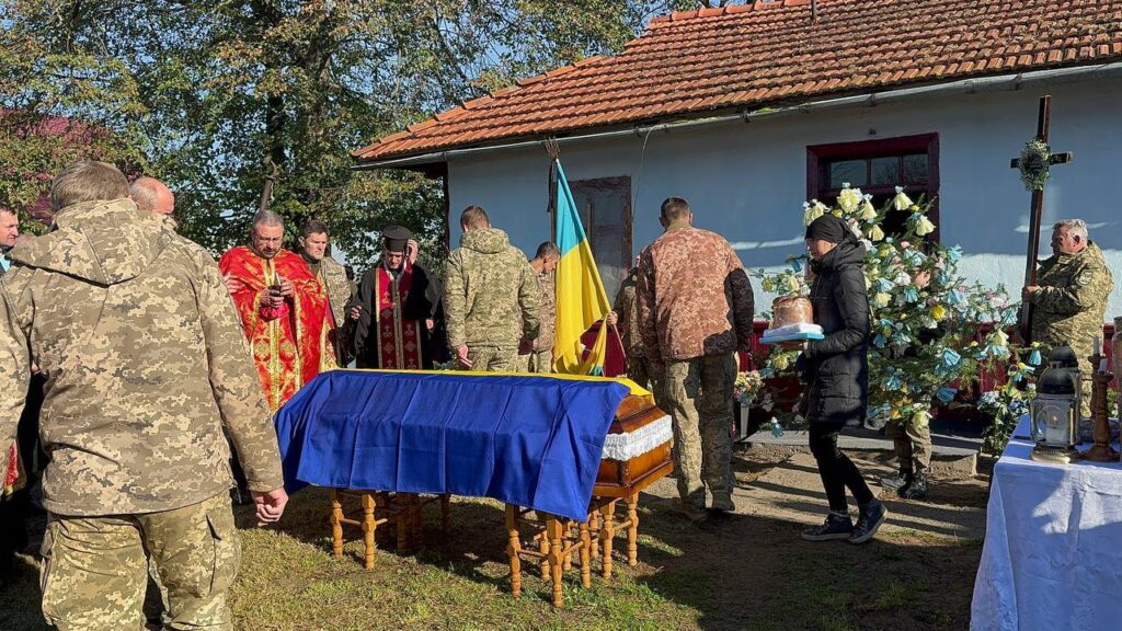 На Прикарпатті провели в останню дорогу мужнього воїна Івана Яремина