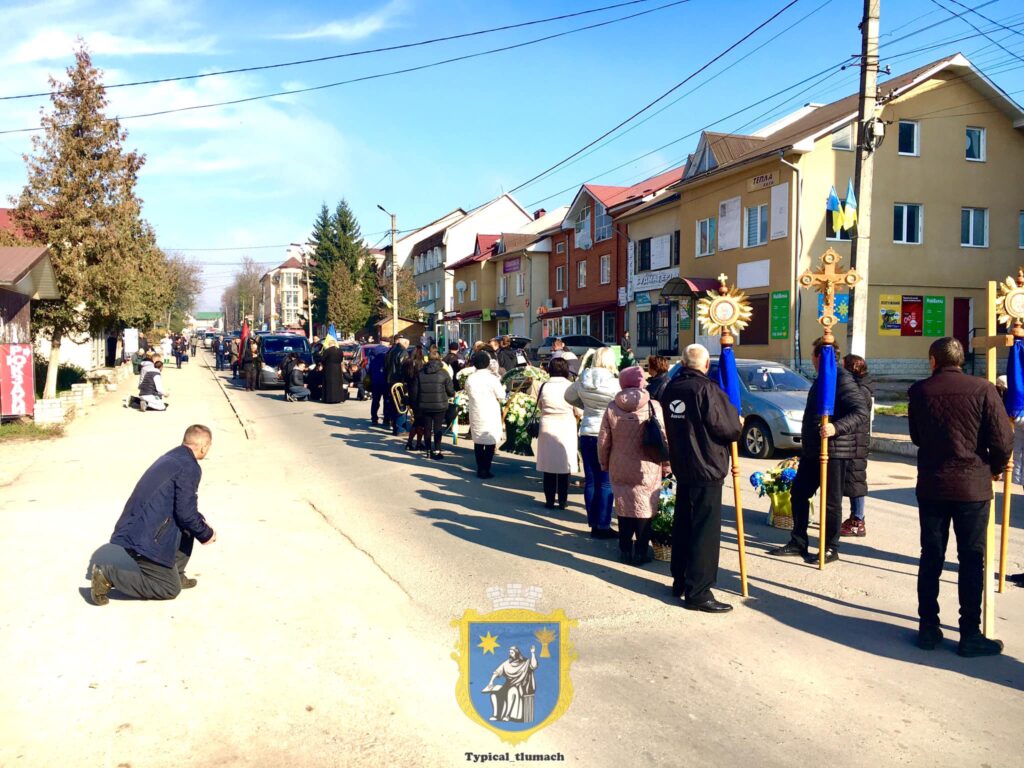 Скорботна Тлумацька громада провела на вічний спочинок ветерана Петра Козака