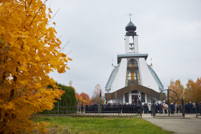 У Дем’яновому Лазі вшанували пам’ять жертв комуністичного терору з нагоди 35-річчя їх перепоховання