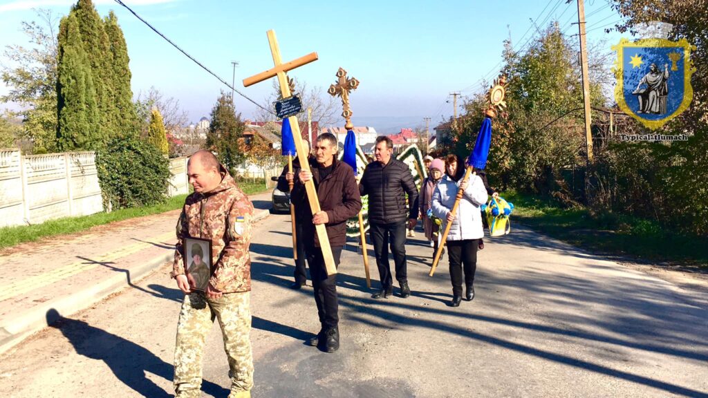 Скорботна Тлумацька громада провела на вічний спочинок ветерана Петра Козака