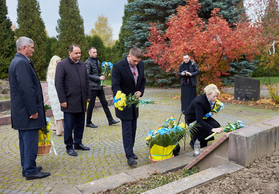 У Дем’яновому Лазі вшанували пам’ять жертв комуністичного терору з нагоди 35-річчя їх перепоховання