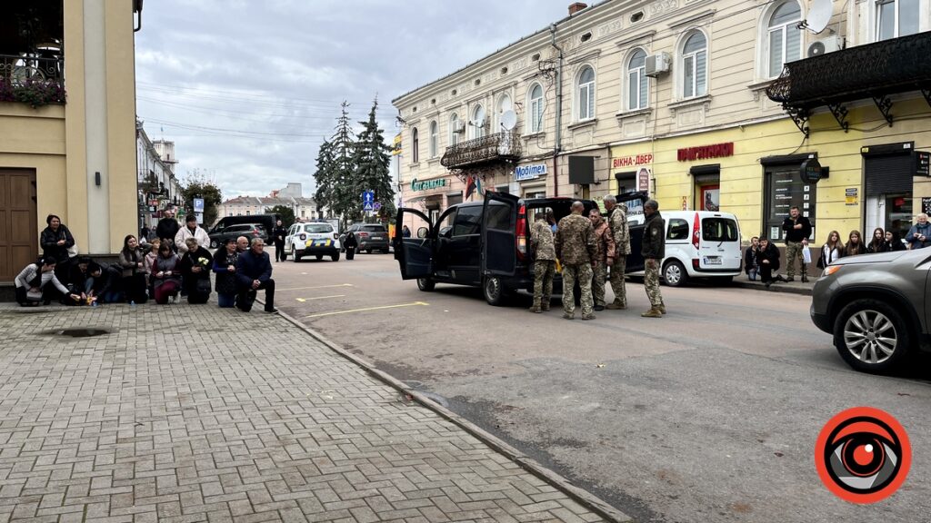 Сьогодні у Коломиї поховають полеглого героя-десантника Івана Гончарика