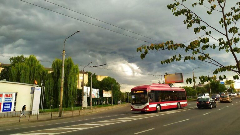 В Івано-Франківській громаді 6 жовтня автобуси та тролейбуси тимчасово змінять свій маршрут